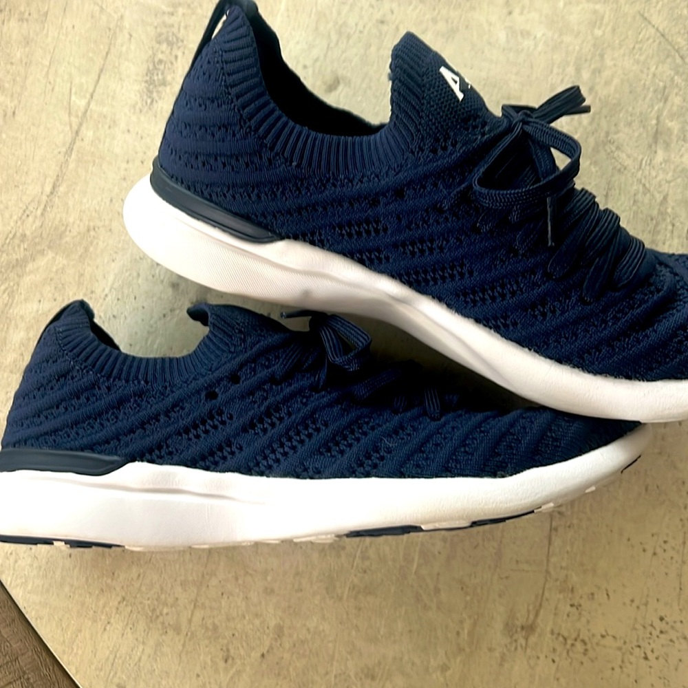 APL Nearly New Midnight/ White Techloom Breeze Running Shoes Size 6. Worn Once! - Picture 6 of 6
